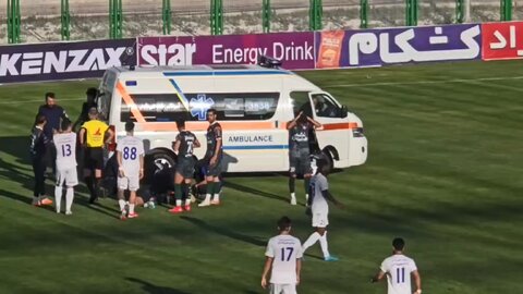 خروج مدافع ذوب‌آهن با آمبولانس/ قریشی به شدت مصدوم شد