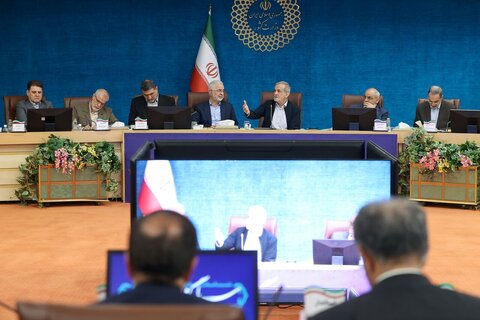 تشریح برنامه‌های دولت برای تحقق شعار سال با تاکید بر توسعه متوازن استان‌ها