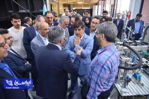 بازدید مدیرعامل گروه فولاد مبارکه از پردیس توسعه فناوری‌های راهبردی فولاد مبارکه و آزمایشگاه توسعه صنعت ۴.۰