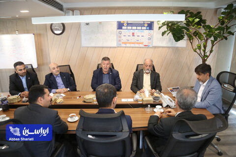 نشست هم‌اندیشی اعضای هیئت مدیره و هیئت اجرایی انجمن تولیدکنندگان فولاد ایران با مدیرعامل فولاد مبارکه