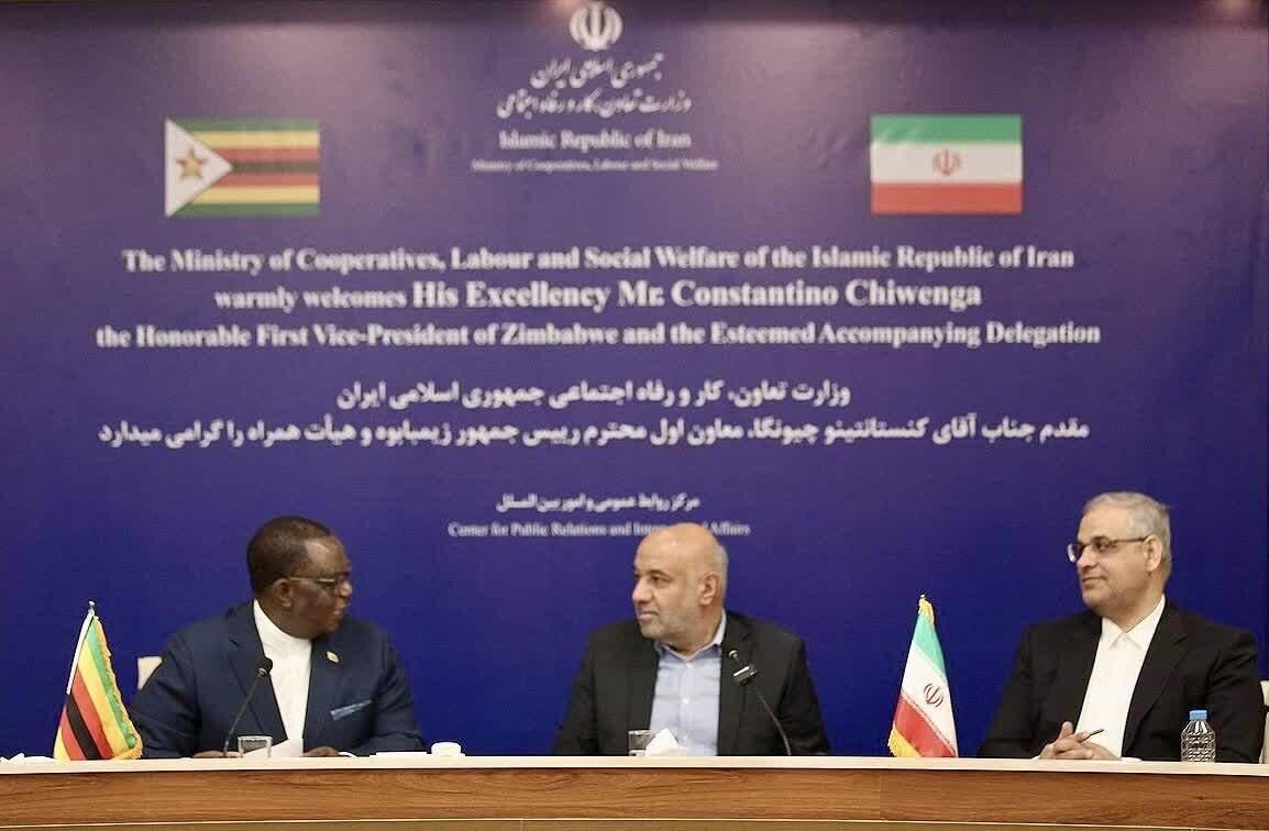 تمایل زیمبابوه برای احداث کارخانه تولید تراکتور توسط ایران