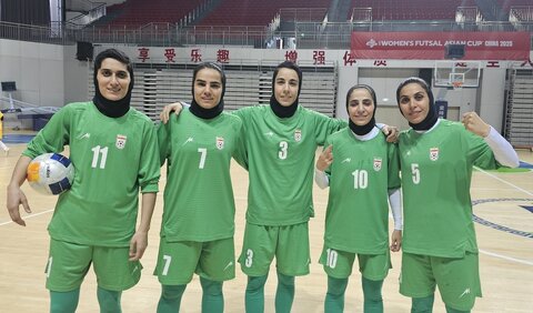 تمرین شاداب ملی پوشان در سالن دانشکده مغولستان