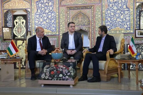 اصفهان گزینه کلیدی برای توسعه روابط علمی و گردشگری است