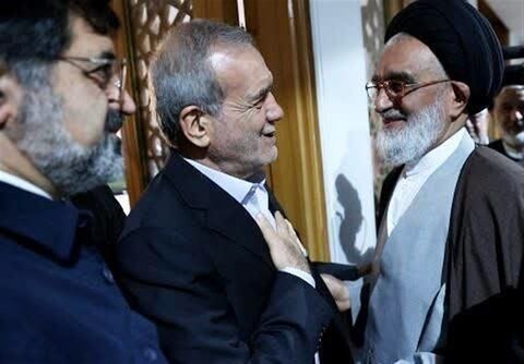 رئیس جمهور وارد قم شد