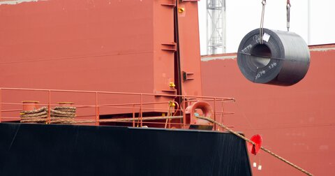 کاهش واردات فولاد و محصولات فلزی در ایالات متحده در آوریل ۲۰۲۵