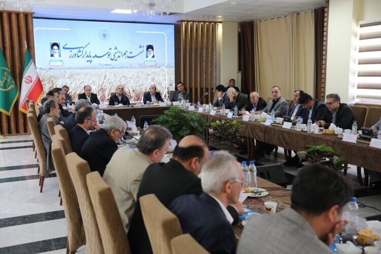  از کارشناسان برای حل بحران آب و کشاورزی کمک می‌خواهیم