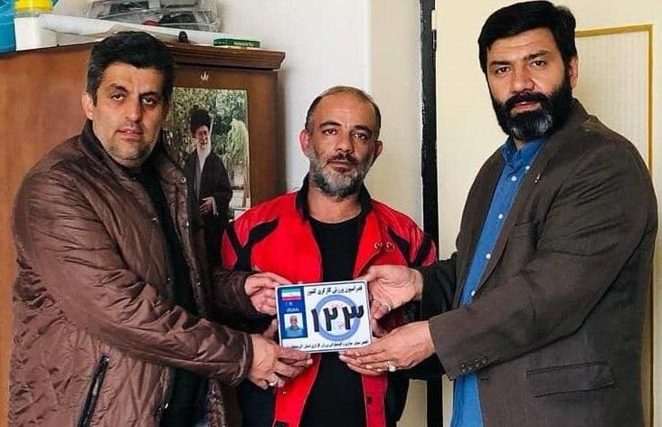 رونمایی از اولین پلاک موتور ریس انجمن موتورسواری و اتومبیلرانی