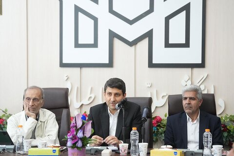 ارتباطات در جهان امروز نه‌تنها مسئله نیست، بلکه خود راه‌حل است