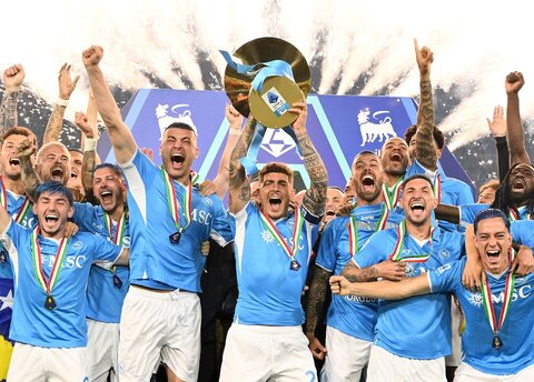ناپولی برای چهارمین مرتبه قهرمان سری آ شد