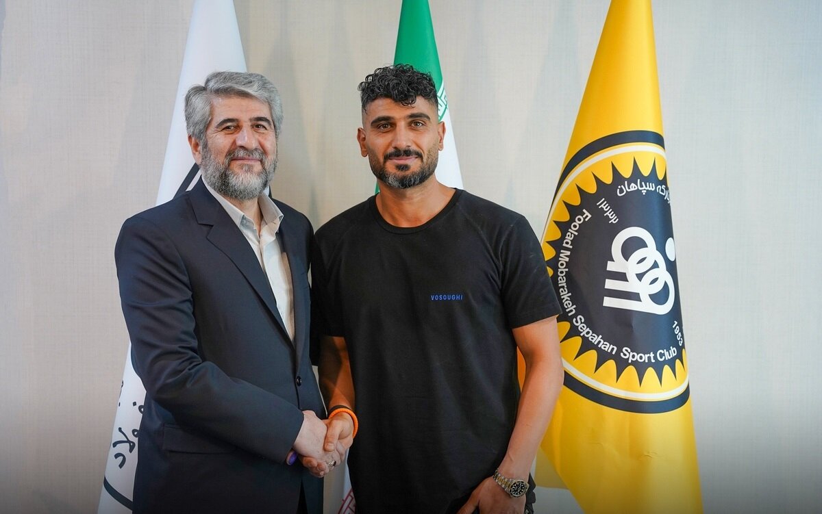 میلاد زکی‌پور با سپاهان تمدید کرد