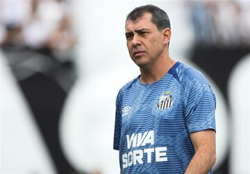 یک برزیلی در آستانه نشستن روی نیمکت استقلال