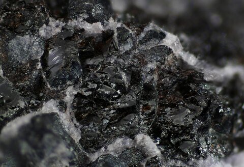 افت قیمت سنگ کروم با وجود محدودیت‌های استخراج از معادن