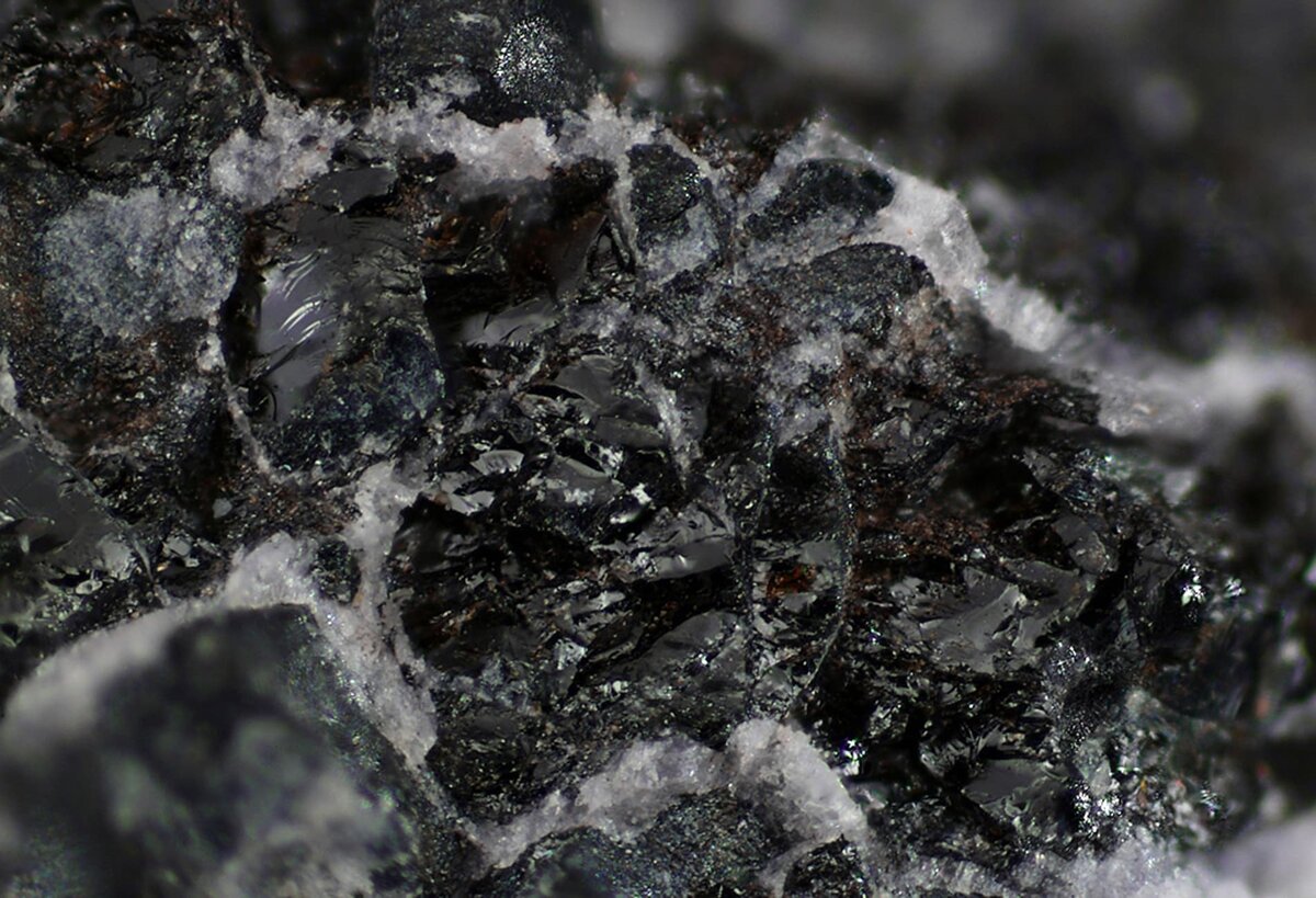 افت قیمت سنگ کروم با وجود محدودیت‌های استخراج از معادن