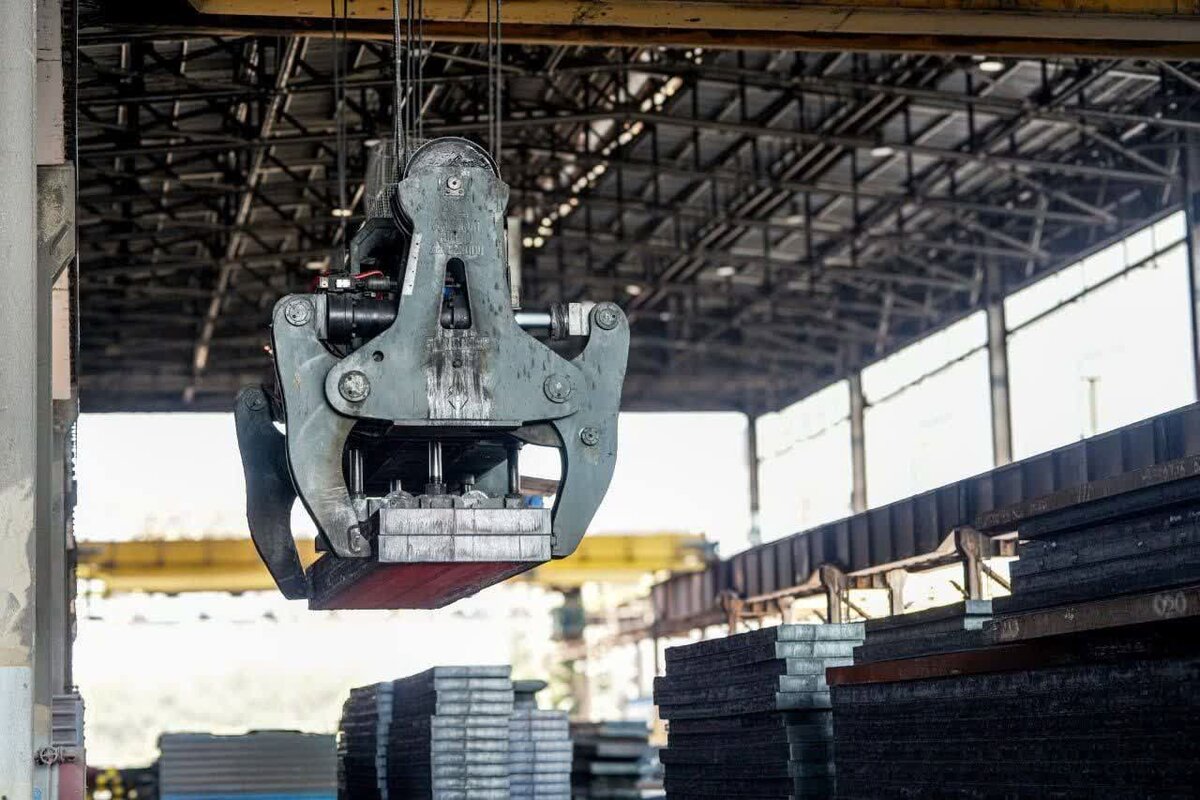 ارتقای سطح پایداری جرثقیل‌ها برای ثبت رکوردهای جدید در فولاد هرمزگان 