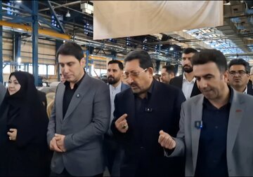 وزیر صمت از طرح ورق گرم فولاد کردستان در قروه بازدید کرد