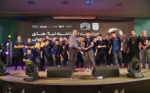 مراسم اختتامیه لیگ‌های فوتبال و فوتسال استان اصفهان/ اهدای جام قهرمانی به تیم فوتبال ۱۴ سال سپاهان