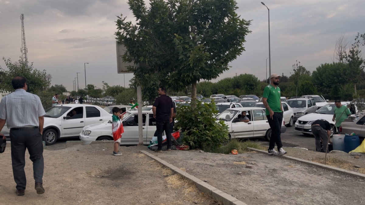 حال‌ و هوای ورزشگاه آزادی قبل از شروع دیدار ایران - کره‌شمالی