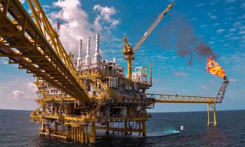 کاهش تولید نفت خام در سال ۲۰۲۴/ افزایش ذخایر نفت جهان