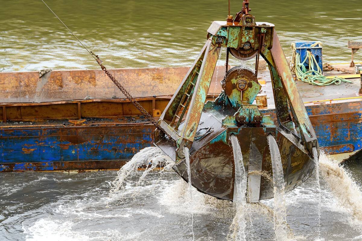 آغاز استخراج خاک‌های معدنی از بستر دریا در ژاپن از ۲۰۲۶