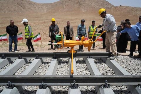 ریل گذاری راه آهن شهرکرد با ریل ذوب آهن اصفهان
