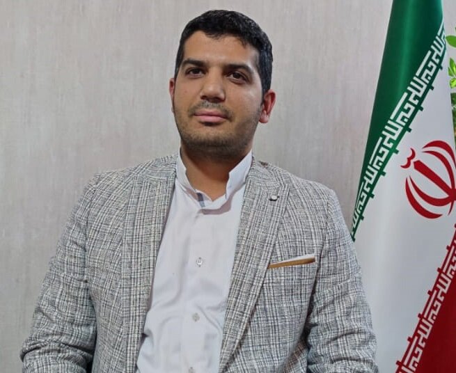 ایستاده در توفان