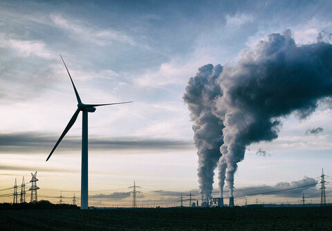 فولاد و سیمان بر ریل کربن‌زدایی جهانی