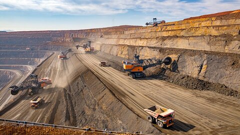 تب طلا، موتور رشد غول معدنی اندونزی