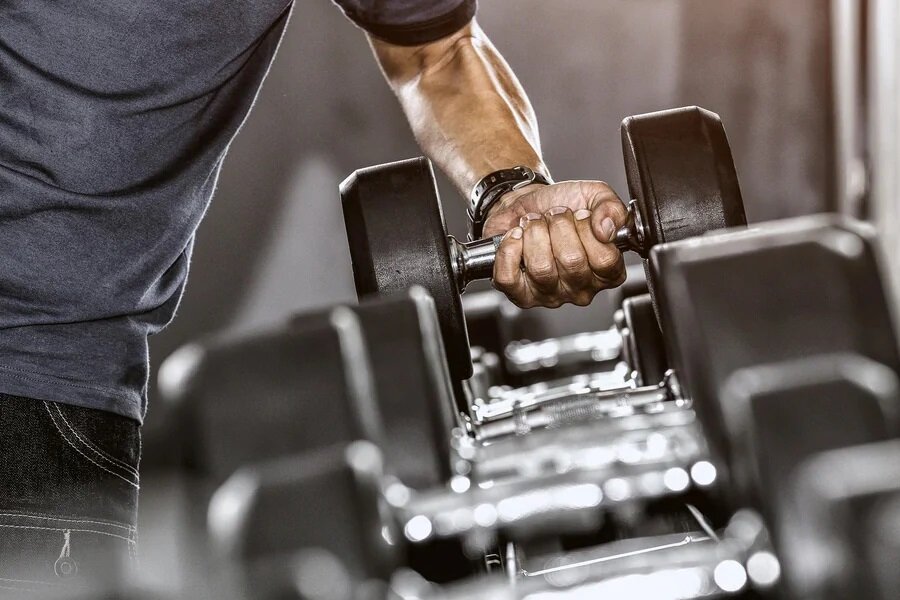 فولاد در خدمت قهرمانان ورزش