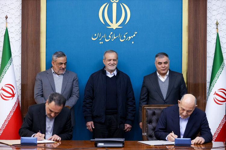 امضای قراردادهای دو میلیارد دلاری نفت