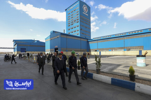 بازدید راهبردی مدیرعامل فولادمبارکه از خطوط تولید نوین الکترود اردکان