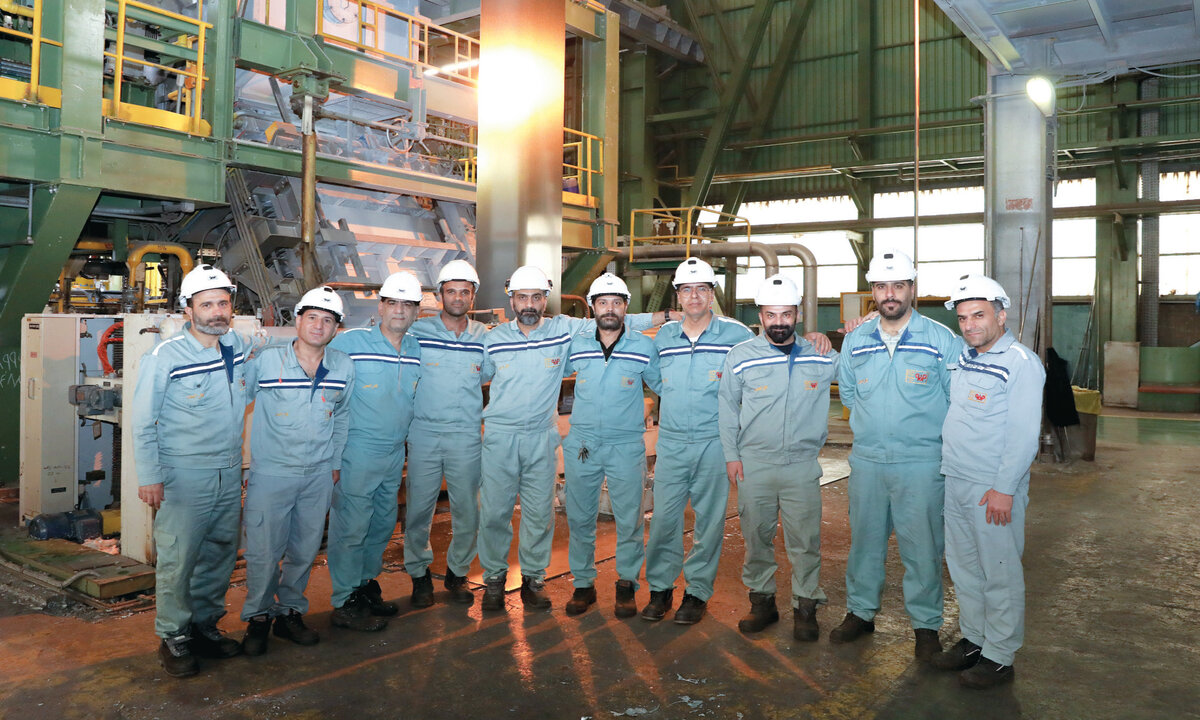 ما یک خانواده هستیم که گذشته را پاس می‌داریم و آینده را با جسارت می‌سازیم